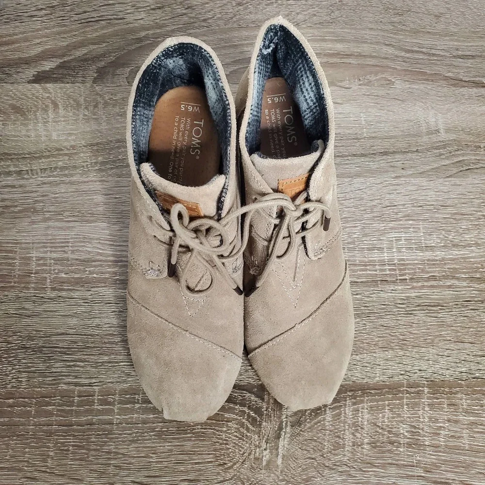 TOMS • Desert Taupe Suede Wedge Boots Sz 6.5 - Picture 4 of 10